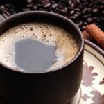 Pruebe la canela en su café en lugar de crema y azúcar