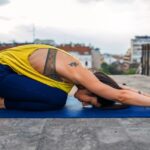 Yoga para la endometriosis: 7 posturas que pueden ayudar a aliviar el dolor